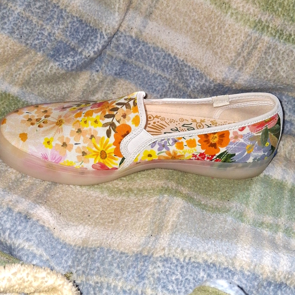 A beautiful pair of Keds, 9.5, floral with clear gum soles.